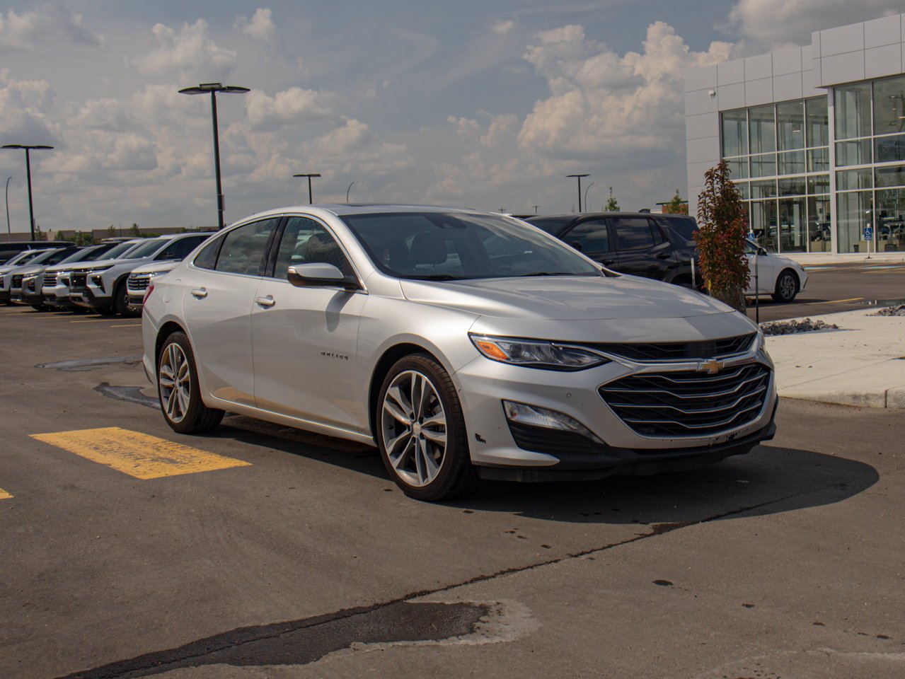 2020 Chevrolet Malibu 4dr Sdn Premier White Sherwood Park - photo #12
