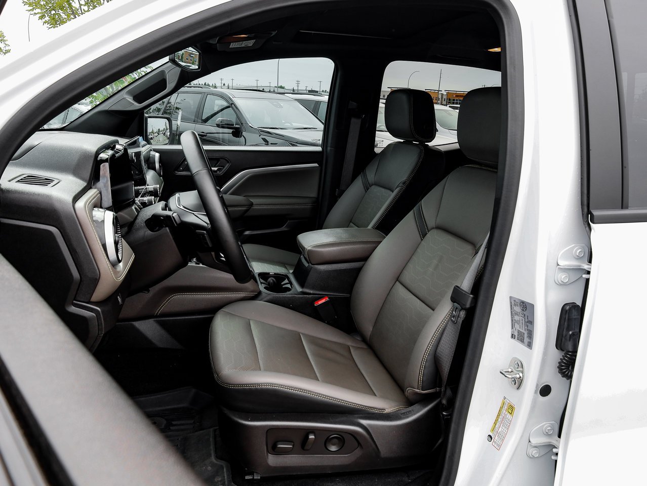 2025 Chevrolet Colorado 4WD Crew Cab ZR2 White Sherwood Park - photo #16