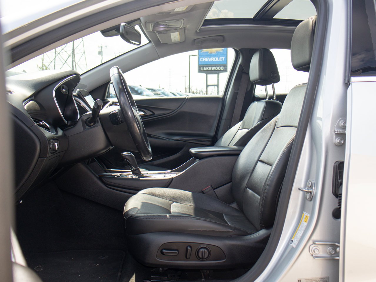 2020 Chevrolet Malibu 4dr Sdn Premier White Sherwood Park - photo #16