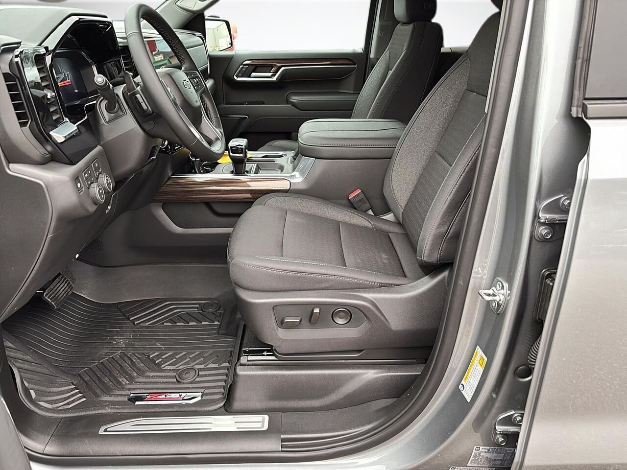 Chevrolet Silverado 1500 RST cabine multiplace 4RM 157 po 2026 GRIS STERLING METALLISE Saint-Hyacinthe - photo #6