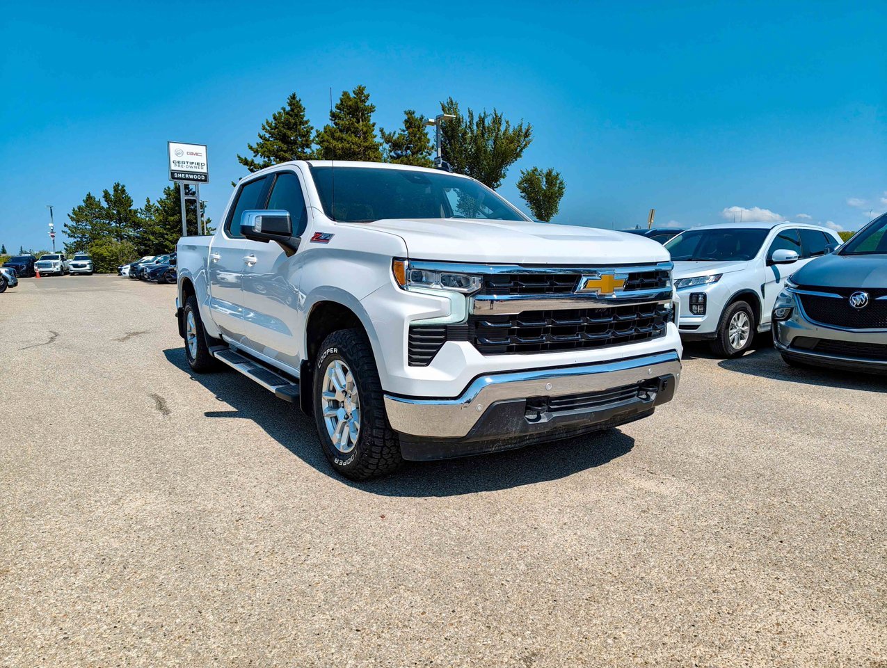 2024 Chevrolet Silverado 1500 4WD Crew Cab 147 LT White Sherwood Park - photo #2