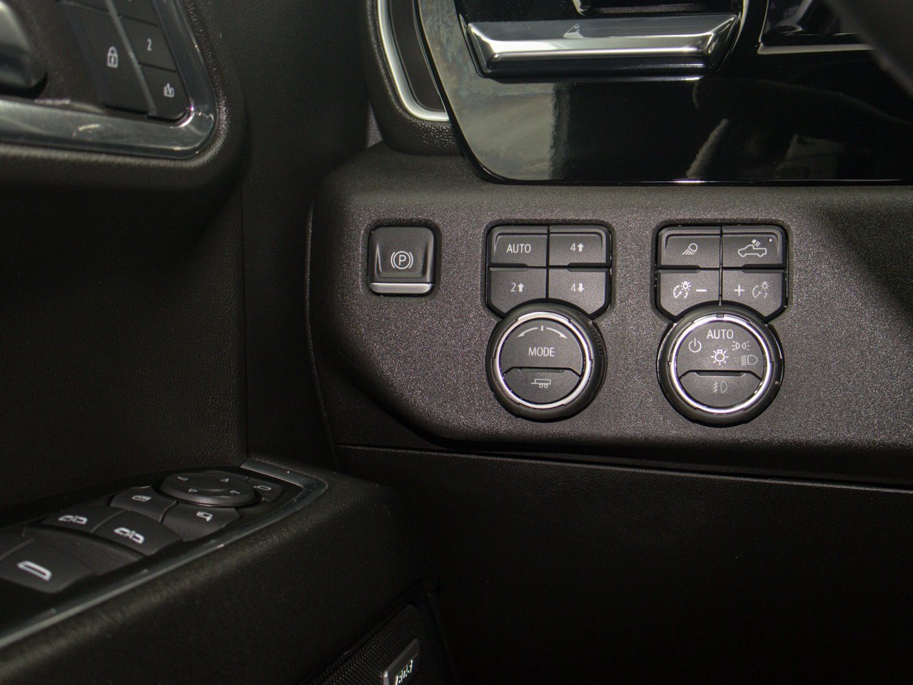 2024 Chevrolet Silverado 1500 4WD Crew Cab 147 LTZ Black Sherwood Park - photo #24