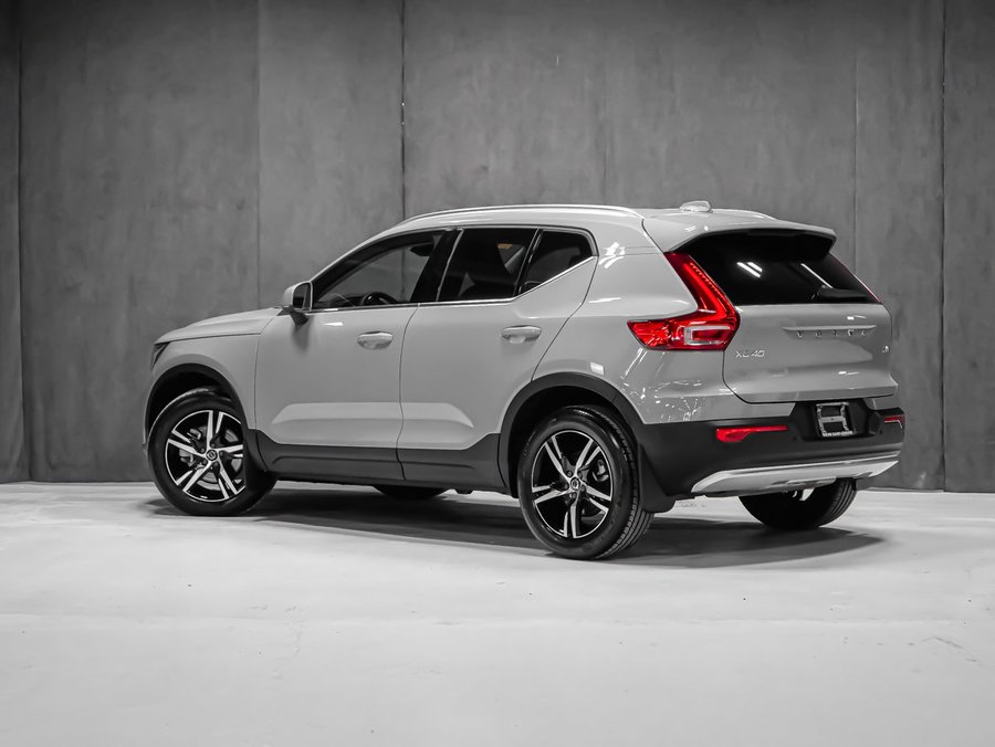 2025 Volvo XC40 B5 CORE BRIGHT CLIMATE Grey