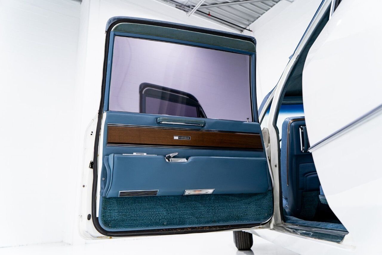 Cadillac Fleetwood **PRICE IN USD** Factory Limo dual AC with only 18,892 miles 1966 Blanc Montréal - photo #76