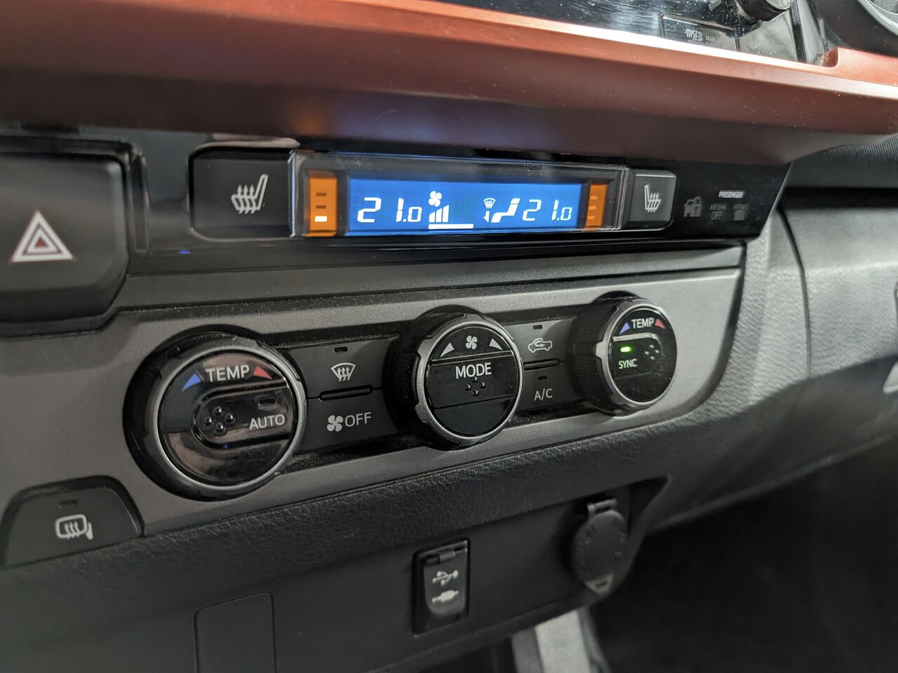 2017 Toyota Tacoma 5TFDZ5BN2HX018435 Orange Sherbrooke - photo #19
