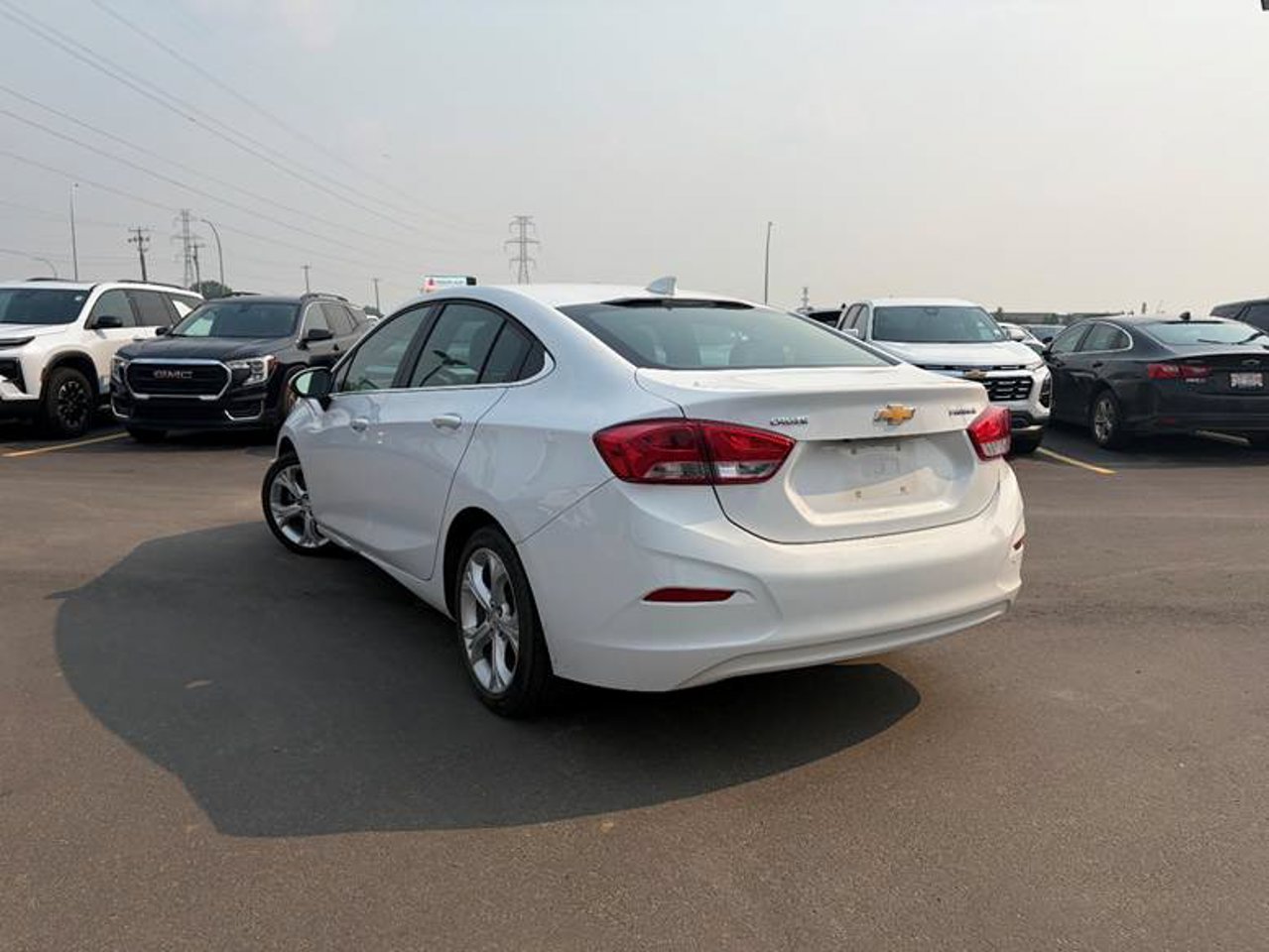 2019 Chevrolet Cruze 4dr Sdn Premier White Sherwood Park - photo #3