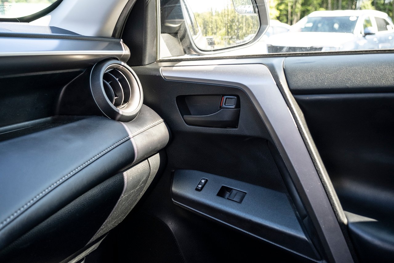 Toyota RAV4 2018 Gris Gatineau - photo #20