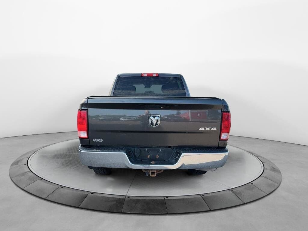 2017 Ram 1500 VIN 3C6RR7KT0HG649048 Grey Baie-Comeau - photo #2