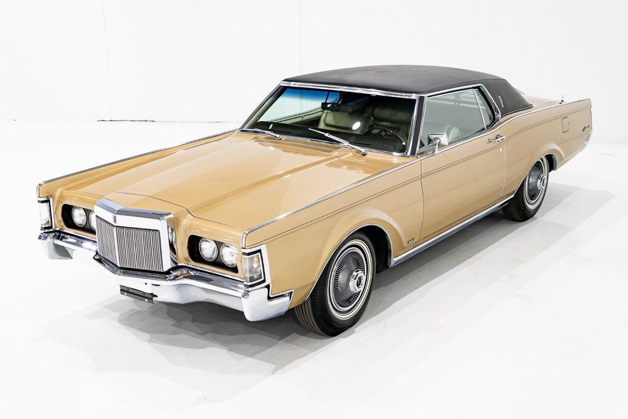 1969 Lincoln Continental Only 687 miles from new. Unrestored example **PRICE IN USD** Gold Montreal - photo #29