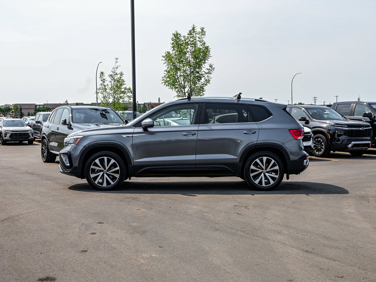 2023 Volkswagen Taos Comfortline 4MOTION *Ltd Avail* Grey Sherwood Park - photo #9