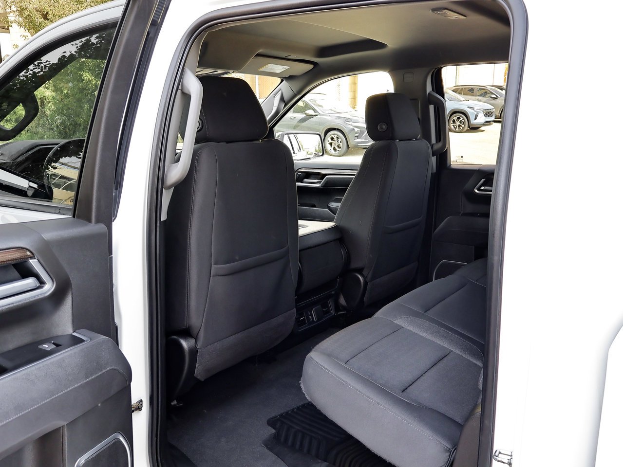 2025 Chevrolet Silverado 1500 4WD Crew Cab 147 LT White Sherwood Park - photo #25