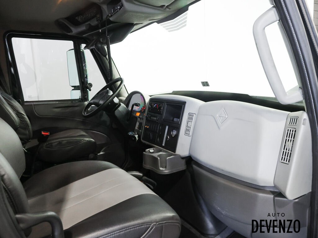 2014 International TerraStar RV Hauler 6.4L Diesel MAXXFORCE Black Saint-Eustache - photo #10