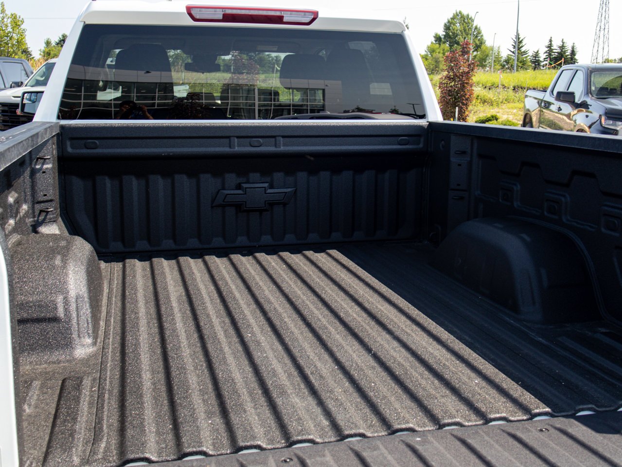 2024 Chevrolet Silverado 1500 4WD Crew Cab 147 Custom Trail Boss White Sherwood Park - photo #10
