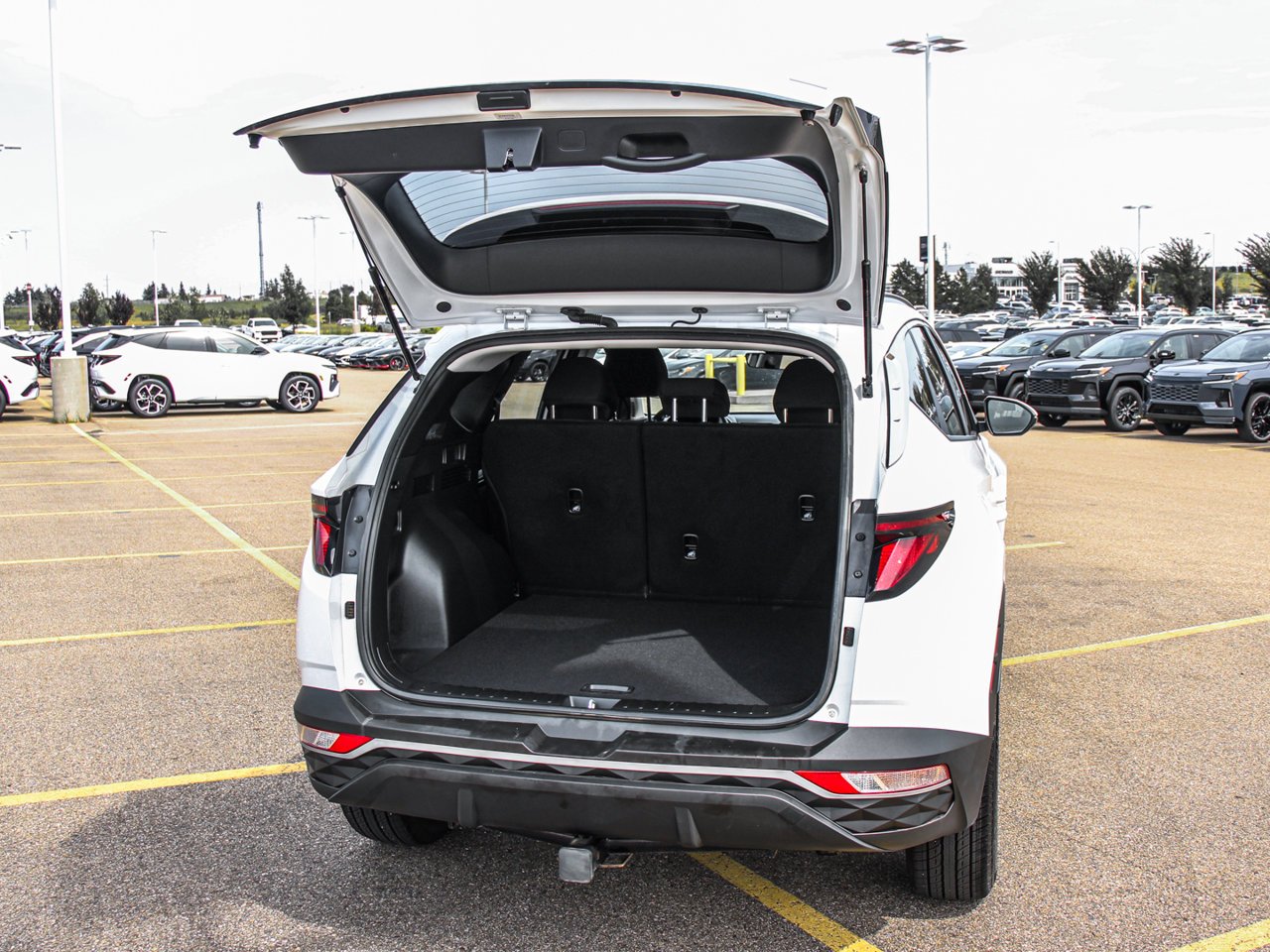 2023 Hyundai Tucson Preferred AWD White Sherwood Park - photo #7