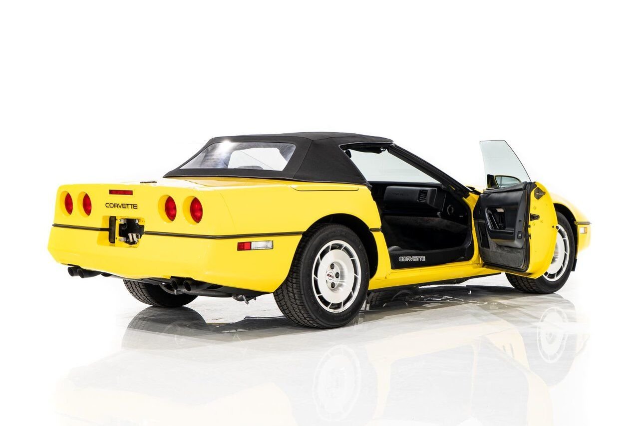 1986 Chevrolet Corvette Pace Car livery with only 17,380km (10,800miles) Yellow Montreal - photo #34