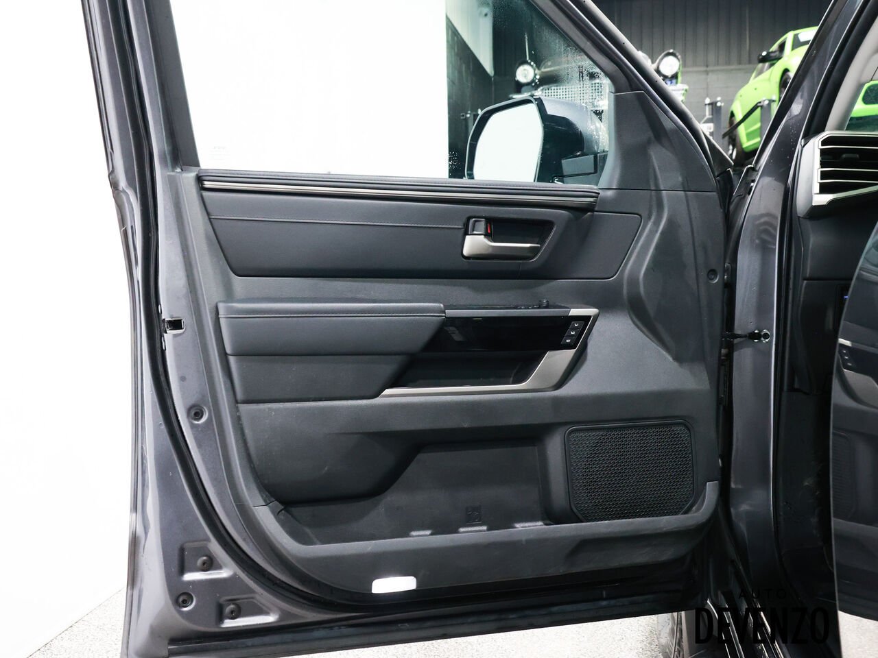 2024 Toyota Tundra Grey Saint-Eustache - photo #9