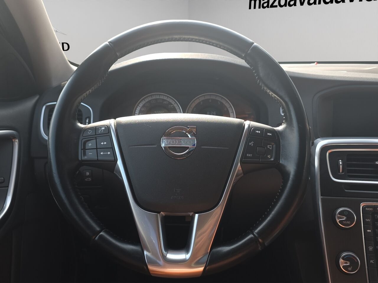 Volvo S60 Berline 4 portes T5 traction intégrale, sièges en cuir, toit ouvrant 2013 Val-David - photo #9