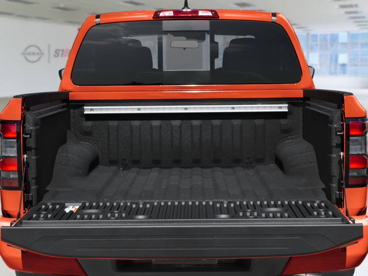 Nissan Frontier 2026 Super noir Saint-Basile-le-Grand - photo #8