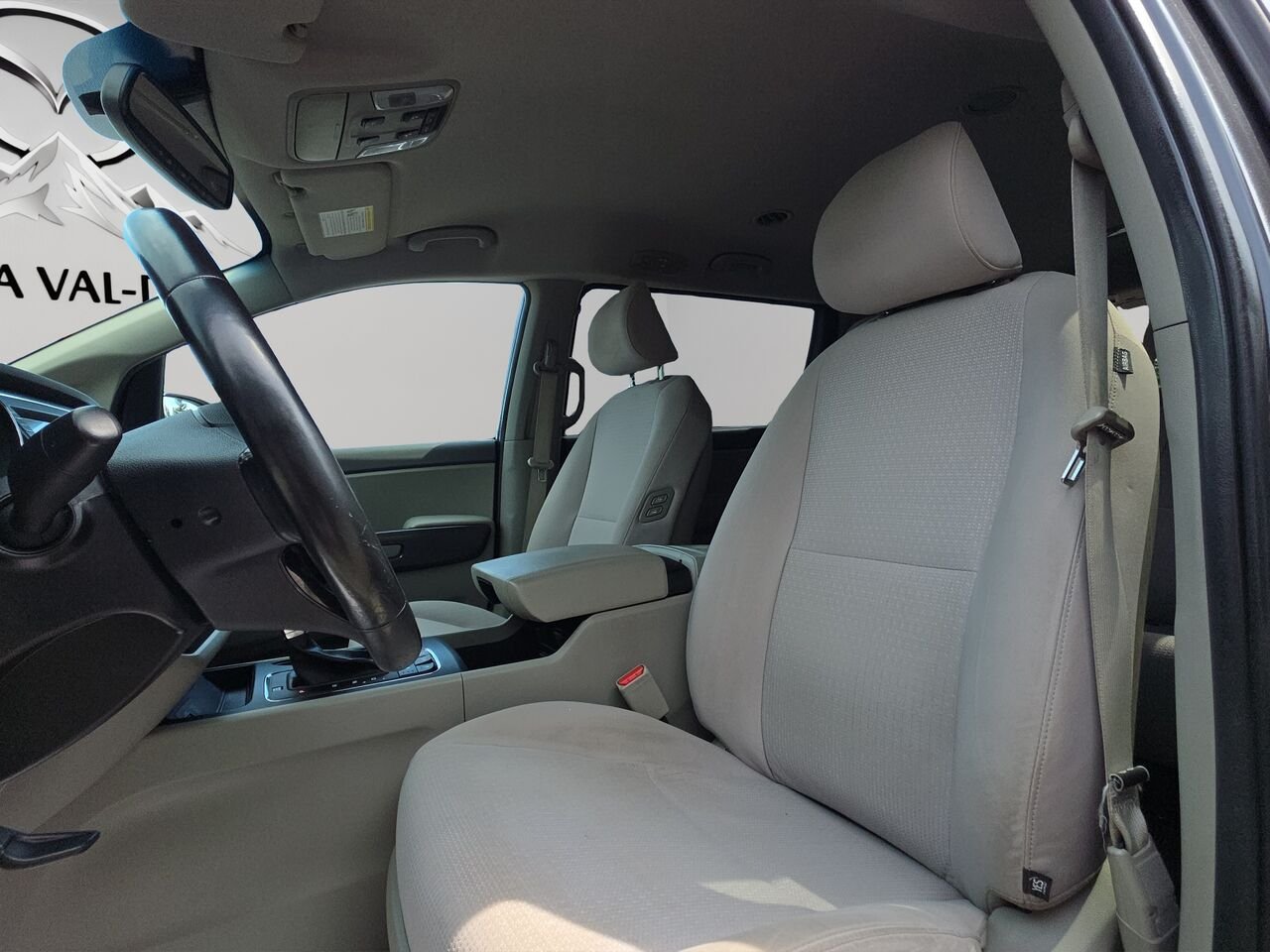 Kia Sedona LX TA, 8 passagers, volant chauffant, commande audio au volant, Apple carplay 2018 Gris Val-David - photo #6