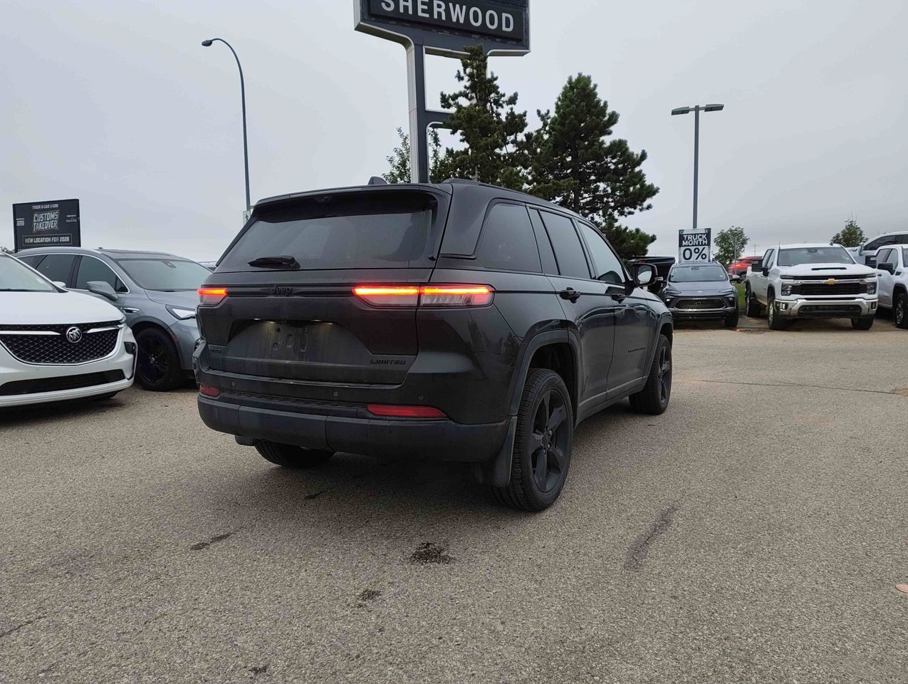 2023 Jeep Grand Cherokee Limited 4x4 White Sherwood Park - photo #5