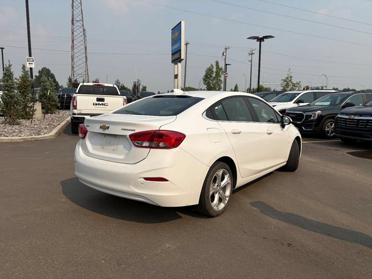 2019 Chevrolet Cruze 4dr Sdn Premier White Sherwood Park - photo #2
