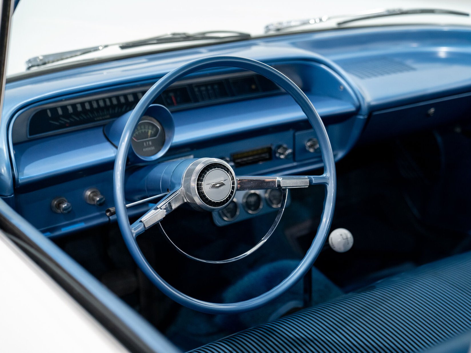 Chevrolet Biscayne Matching 409 / 425HP Transmission 4 Vitesse Complètement Entièrement restauré **PRIX EN USD** 1964 Blanc Montréal - photo #10