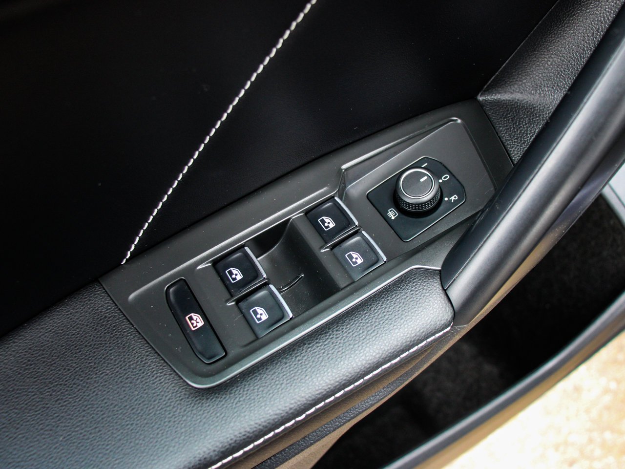 2024 Volkswagen Tiguan Comfortline 4MOTION Blue Sherwood Park - photo #15