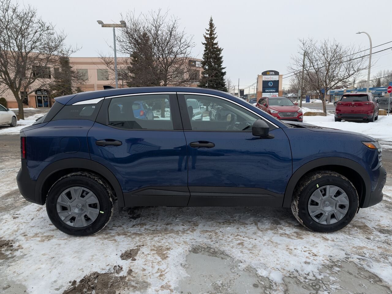 Nissan Kicks KICKS S 2026 Bleu foncé nacré Châteauguay - photo #4
