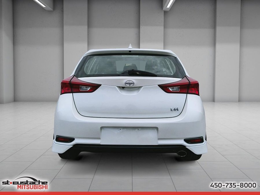 Scion iM Hayon 4 portes CVT 2016 Blanc