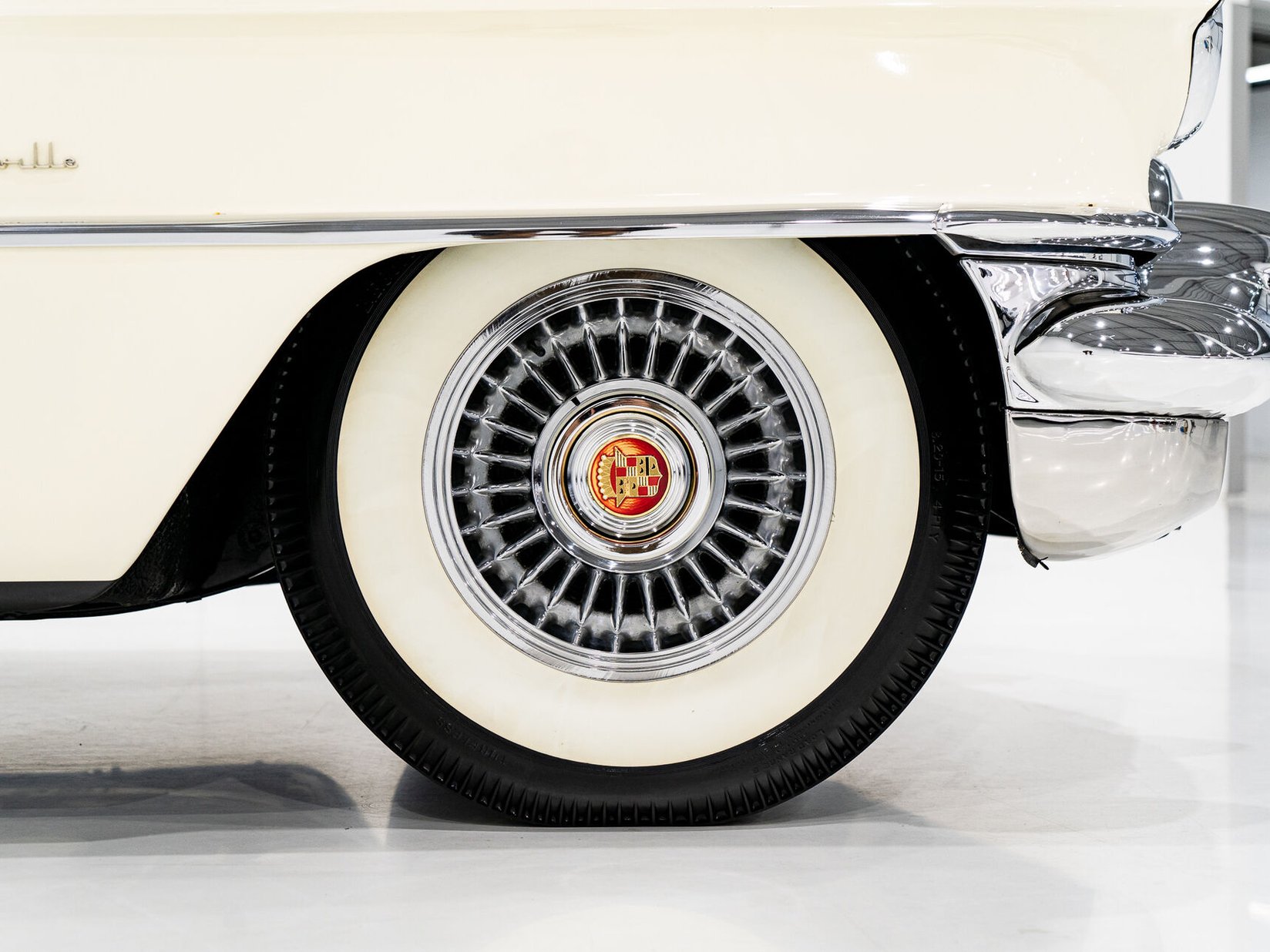 1956 Cadillac Eldorado Seville With Factory A/C | PRIX EN USD White Montreal - photo #45