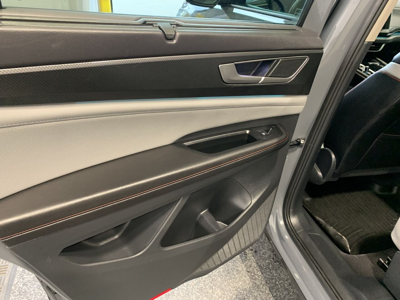 Volkswagen Atlas PEAK EDITION REMORQUAGE 5000LBS+CUIR+TOIT PANO 2025 Gris Châteauguay - photo #30