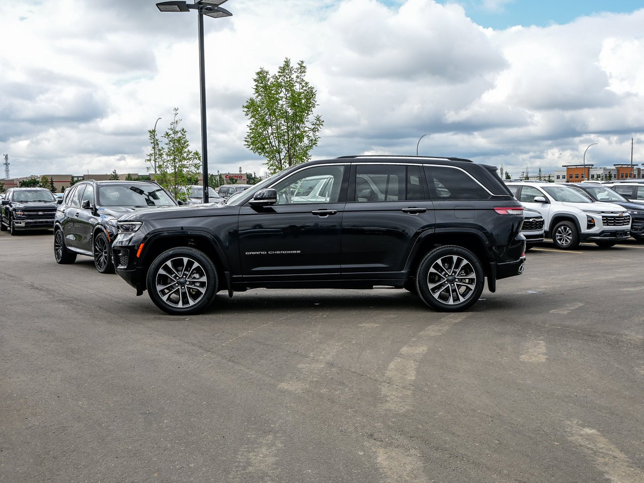 2023 Jeep Grand Cherokee Overland 4x4 Black Sherwood Park - photo #9