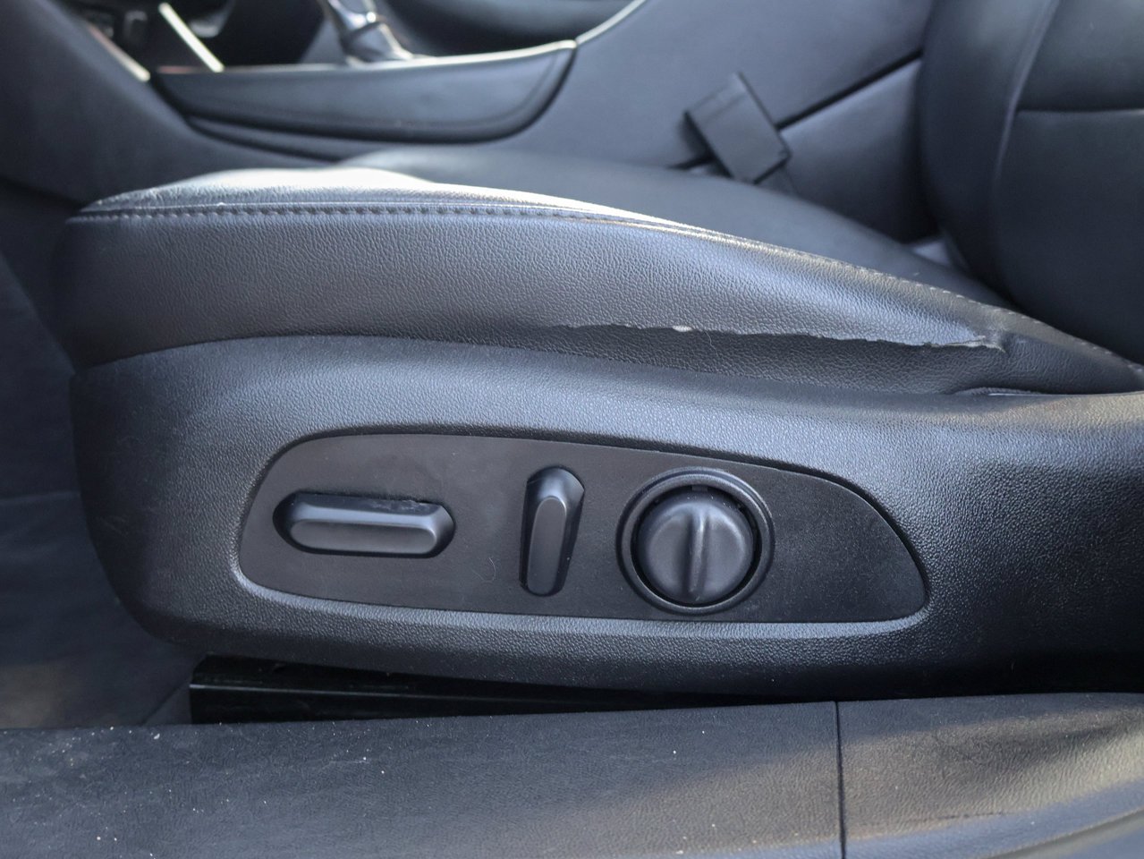 2020 Chevrolet Malibu 4dr Sdn Premier White Sherwood Park - photo #18