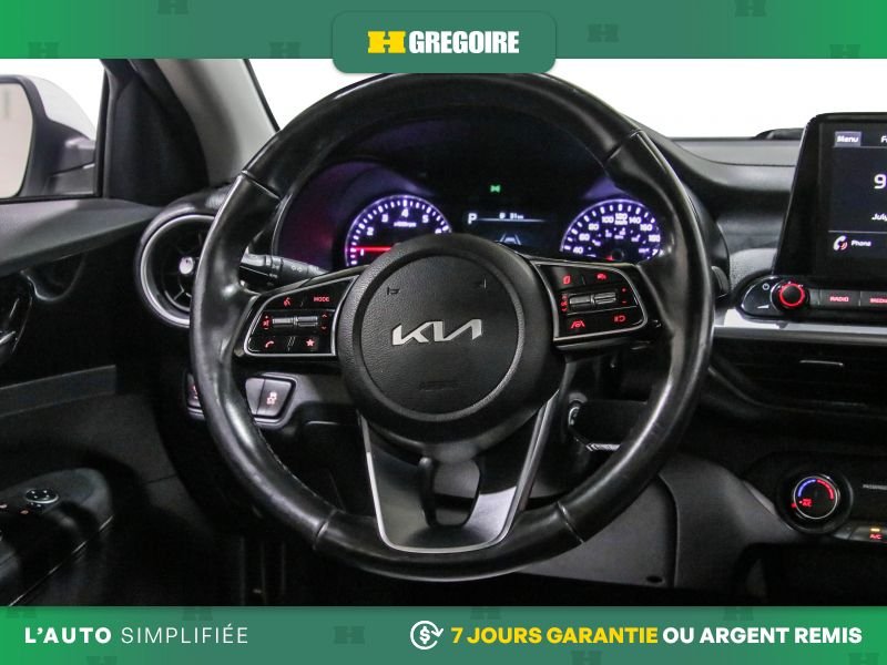 2023 Kia Forte White Laval - photo #17