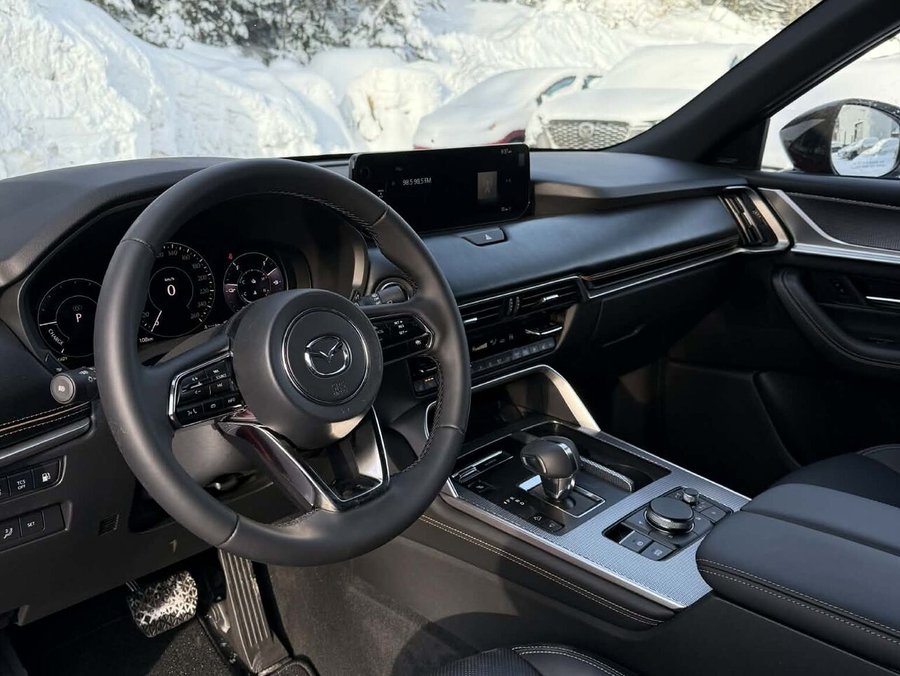 Mazda CX-90 hybride rechargeable Éligible à une subvention gouvernementale allant jusqu’à 7500$ 2025 Noir de jais mica