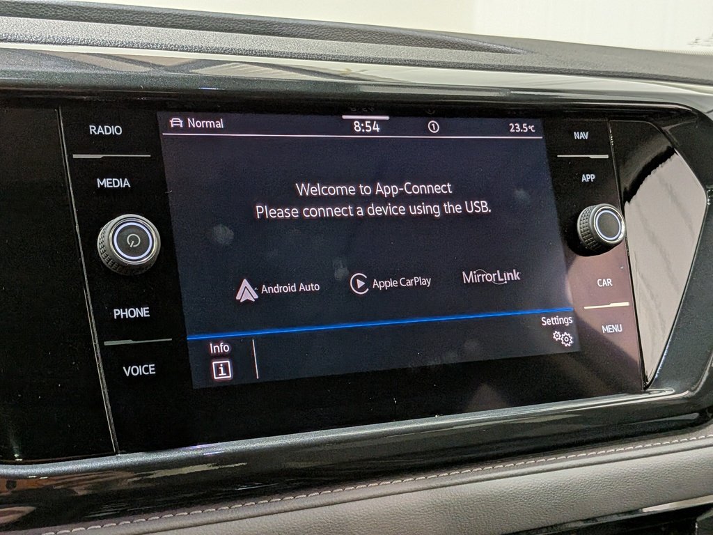 2022 Volkswagen Taos Highline 4MOTION White Val-David - photo #21
