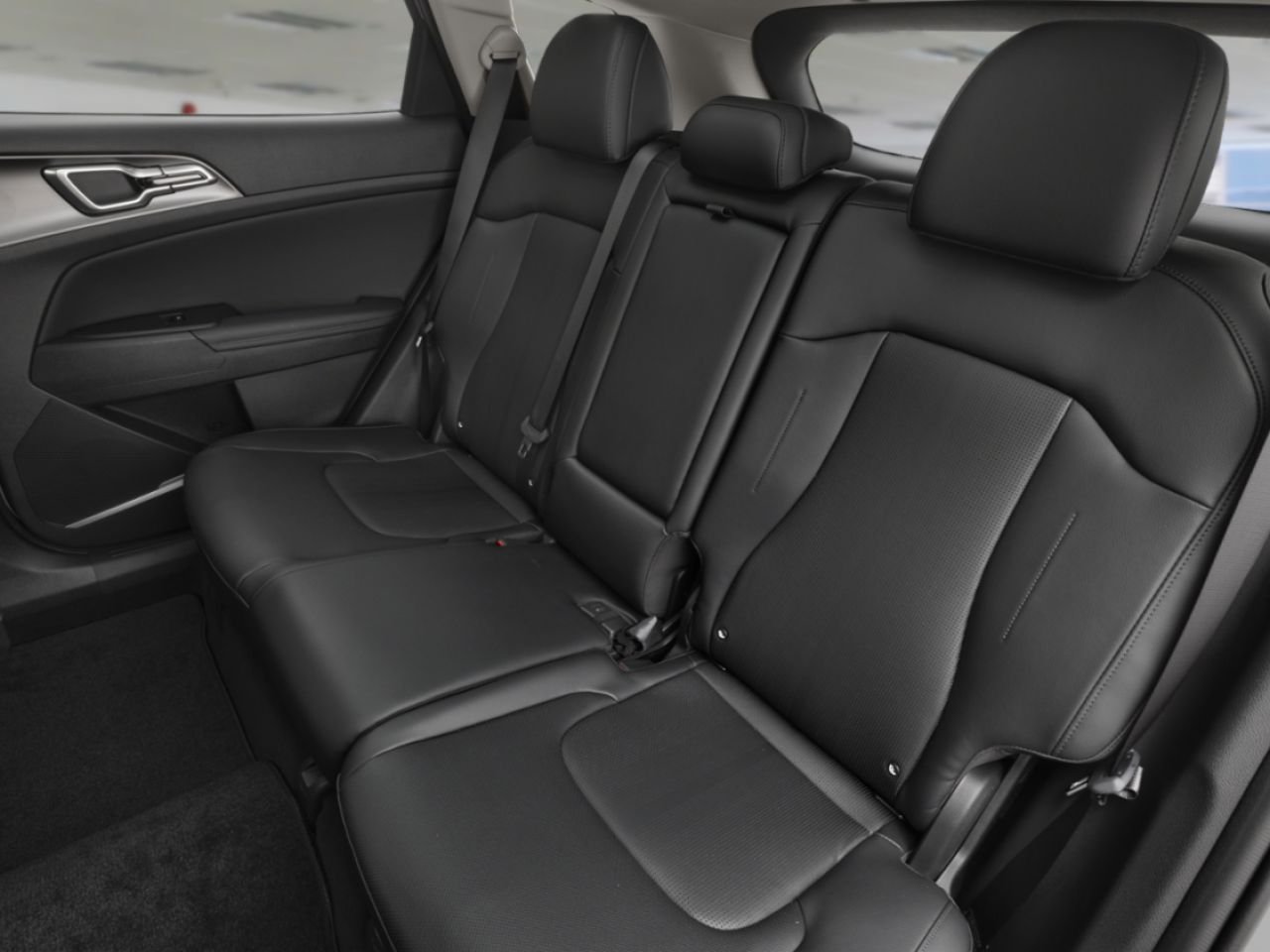 2026 Kia Sportage Snow White Pearl Blainville - photo #6
