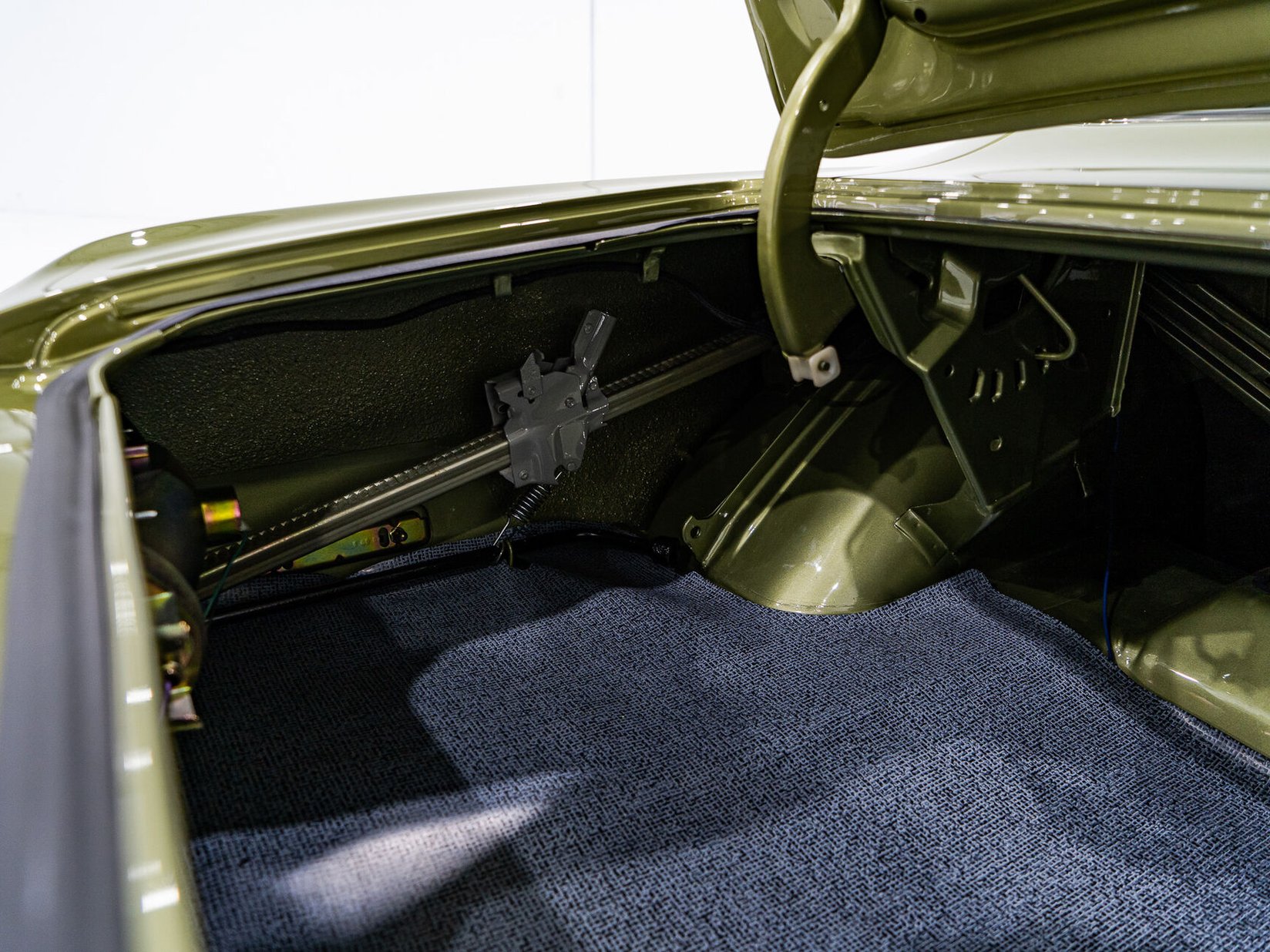 Plymouth HEMI Cuda *PRICE IN USD* | 1 Of 3 Used By Chrysler Of France Racing Division 1970 Vert Kirkland - photo #87