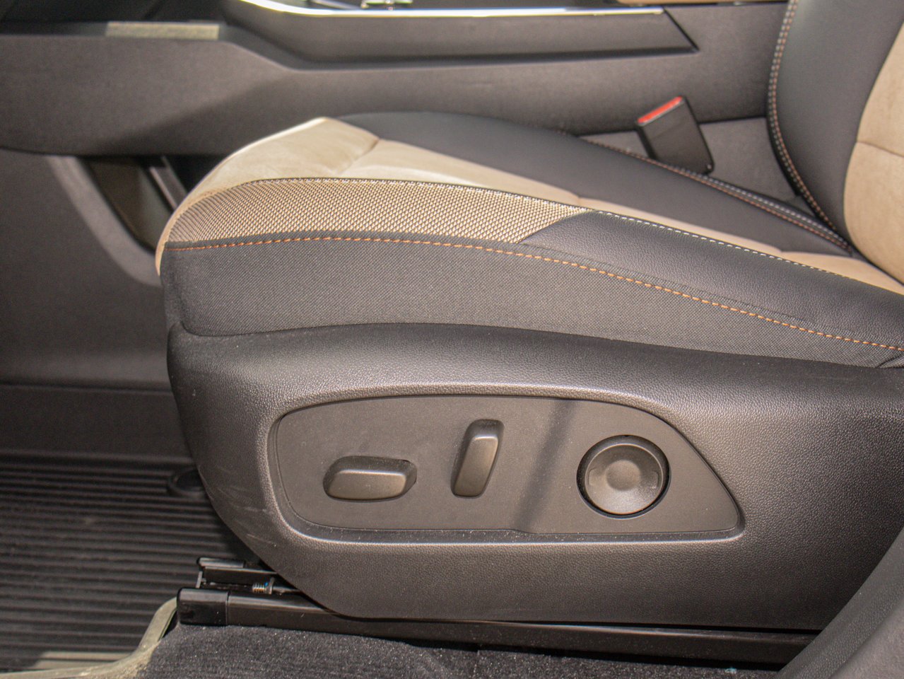 2025 Chevrolet Equinox AWD 4dr ACTIV Black Sherwood Park - photo #18