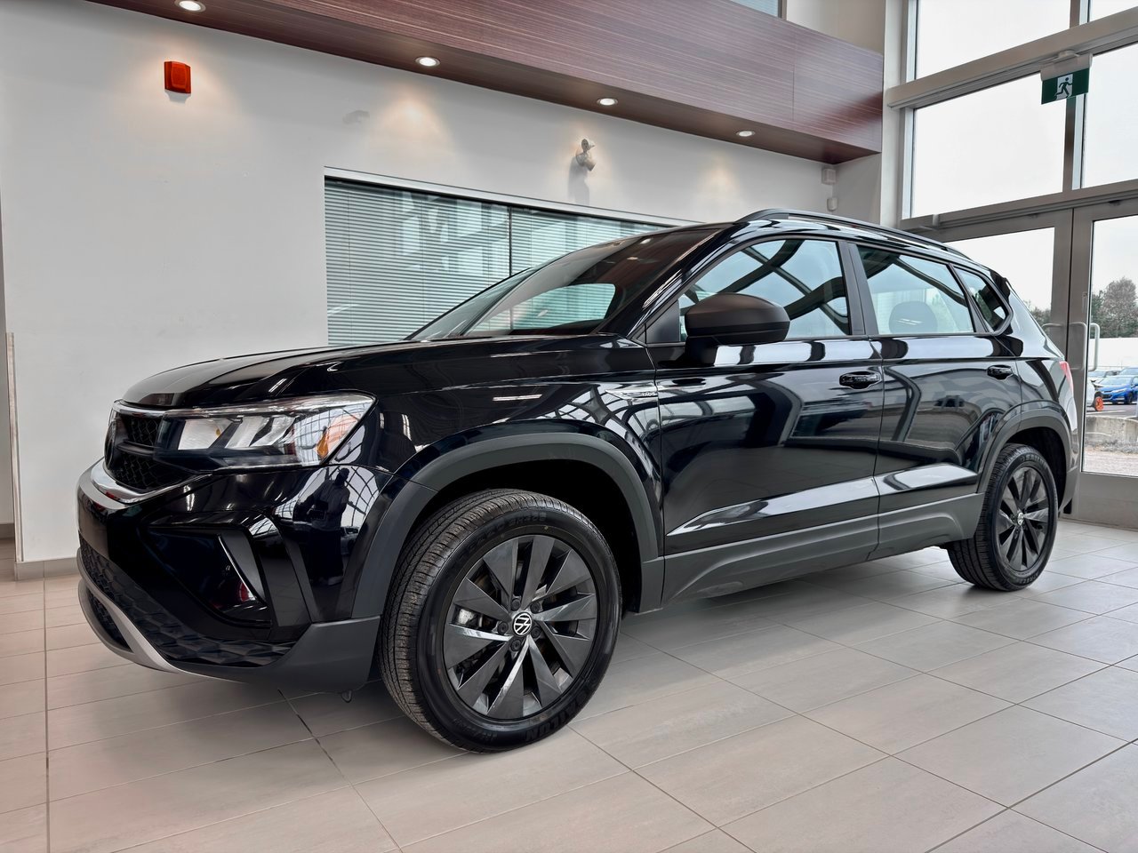 2022 Volkswagen Taos Black Notre-Dame-des-Prairies - photo #2
