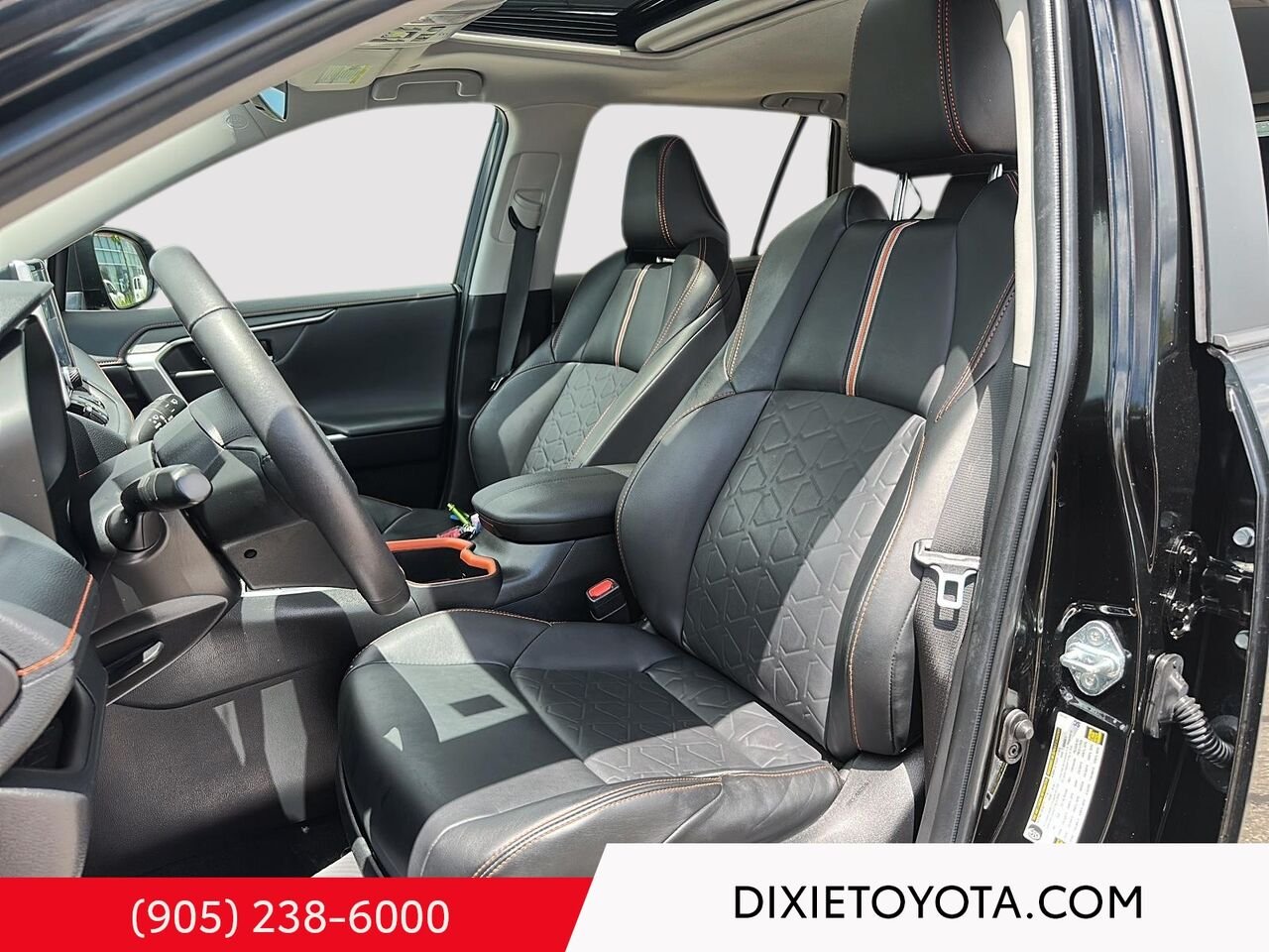 2024 Toyota RAV4 TRAIL AWD / HEATED SEATS / LEATHER SURFACE / MOONROOF / ALLOY WHEELS / CARPLAY AND ANDROID AUTO Black Mississauga - photo #8