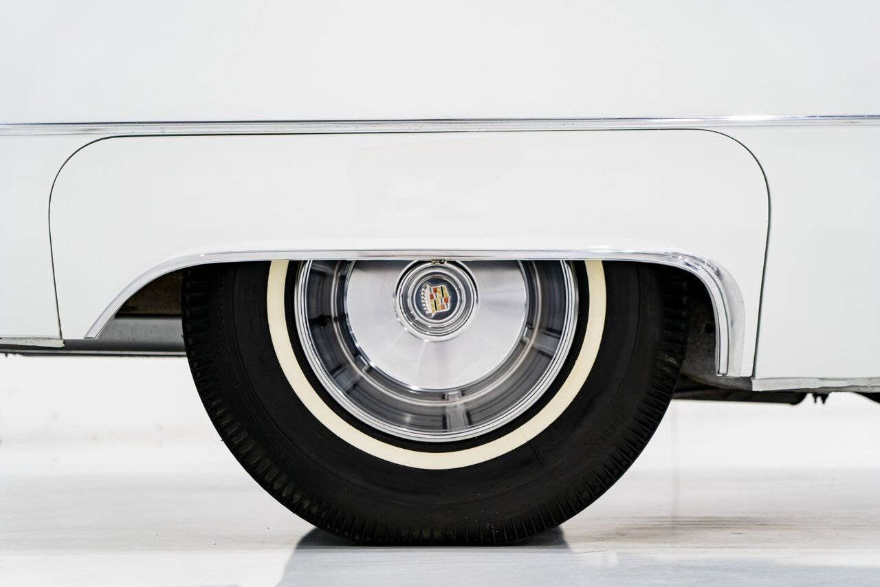 Cadillac Fleetwood **PRICE IN USD** Factory Limo dual AC with only 18,892 miles 1966 Blanc Montréal - photo #39