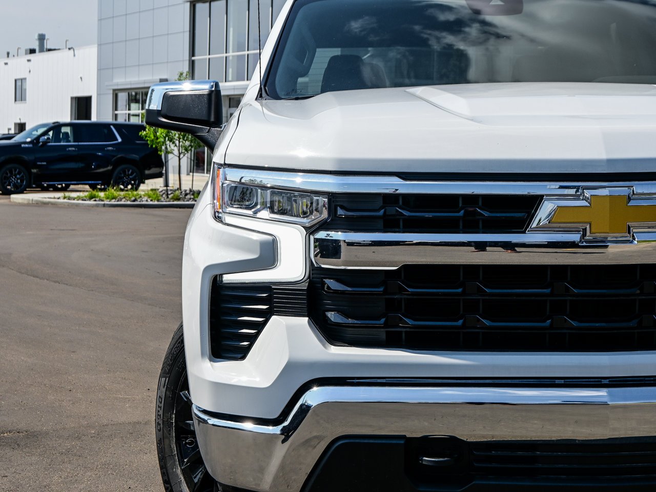 2025 Chevrolet Silverado 1500 4WD Crew Cab 147 LT White Sherwood Park - photo #4