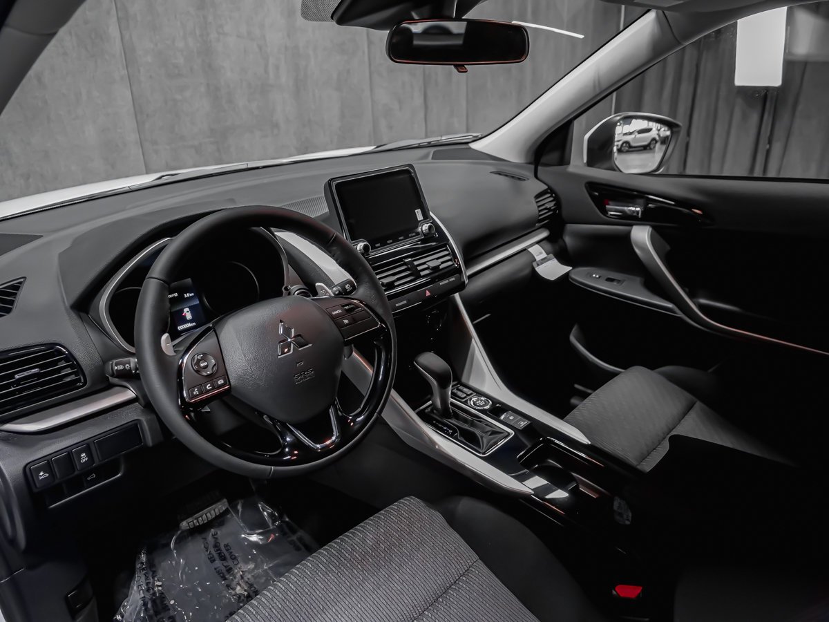2026 Mitsubishi Eclipse Cross SE White Diamond Montreal - photo #11