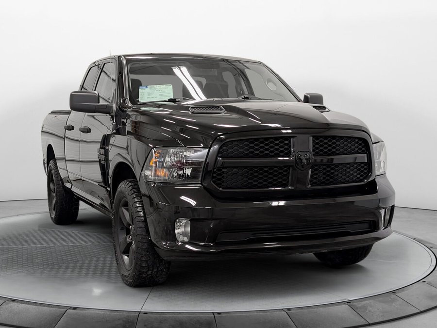 Ram 1500 4WD Quad Cab Classic ST Night Edition Moteur V6 2019 .
