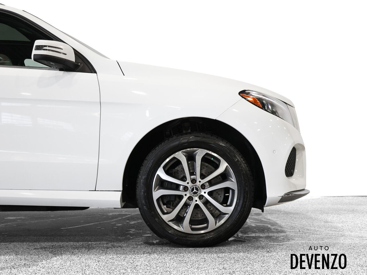 2017 Mercedes-Benz GLE White Saint-Eustache - photo #4