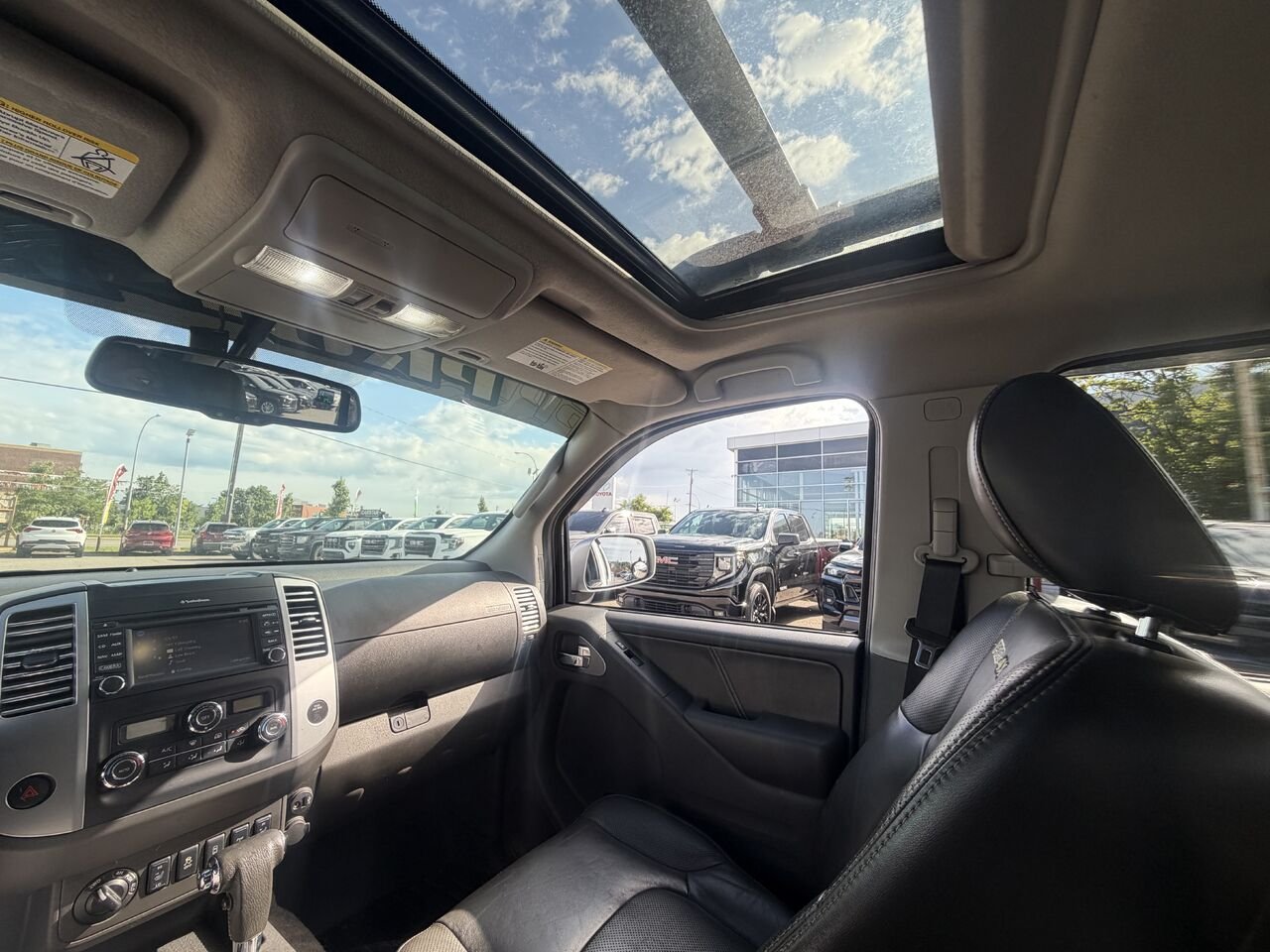 NISSAN FRONTIER PRO-4X SV cabine double 4x4 caisse longue BA 2018 Gris Gatineau - photo #7