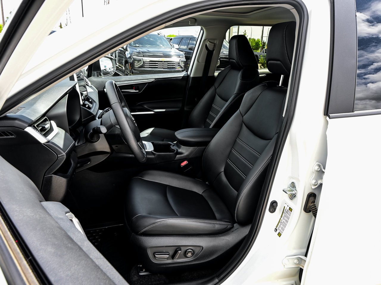2024 Toyota RAV4 Hybrid XLE AWD White w/Black Roof Sherwood Park - photo #16