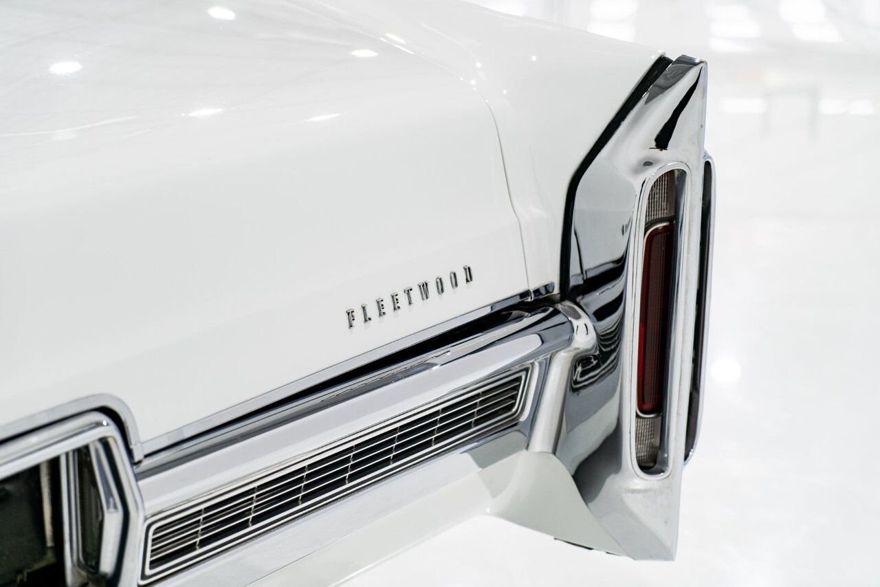 Cadillac Fleetwood **PRICE IN USD** Factory Limo dual AC with only 18,892 miles 1966 Blanc Montréal - photo #4