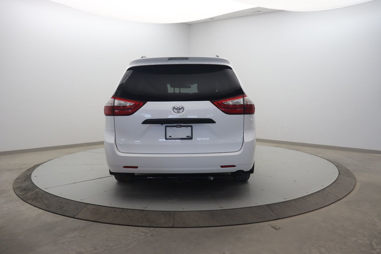 2016 Toyota Sienna VIN 5TDZK3DC0GS693246 White Chicoutimi - photo #4